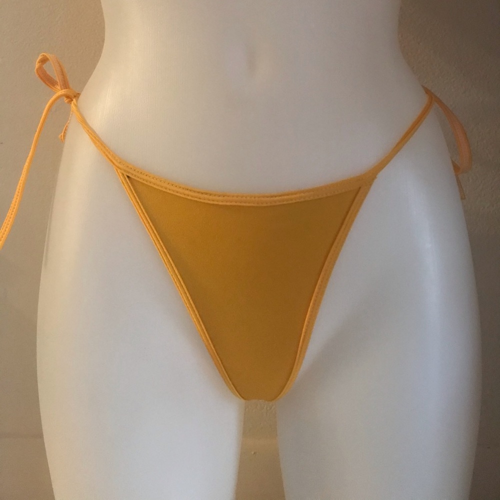 Bikini - Picture 3 of 7